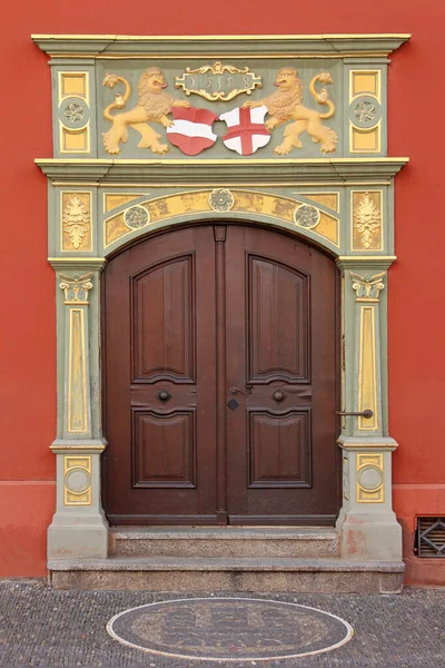 Prachtige Deur Bij Het Gemeentehuis Van Freiburg Breisgau — Stockfoto