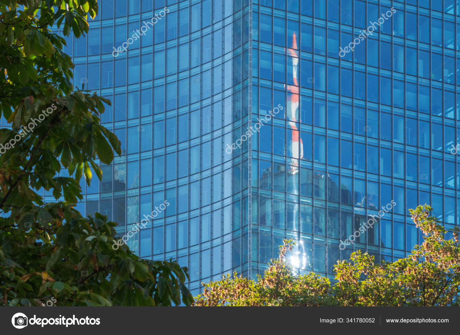 Green Middle City Opposites Frankfurt City Centre Stock Photo green-middle-city-opposites-frankfurt-city-centre-stock-photo