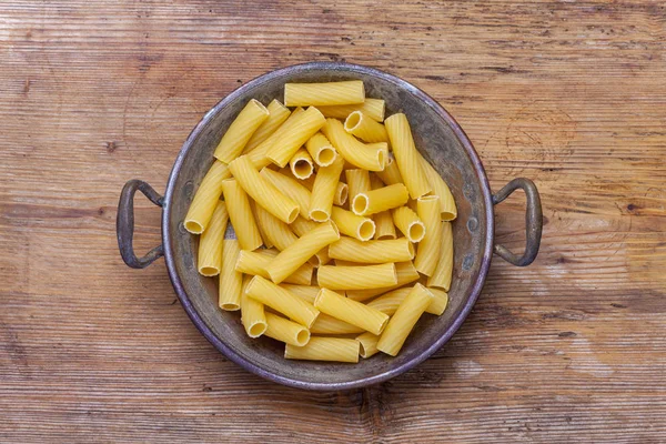 Fideos Rigatoni Crudos Plato Cazuela — Foto de Stock