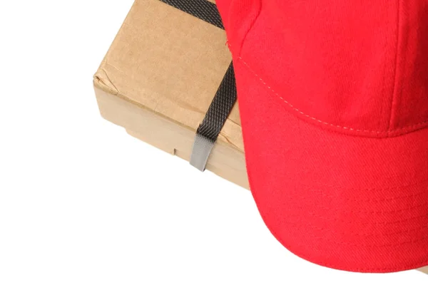 带着一顶邮递员帽的包裹放在上面 白色背景隔离 — 图库照片