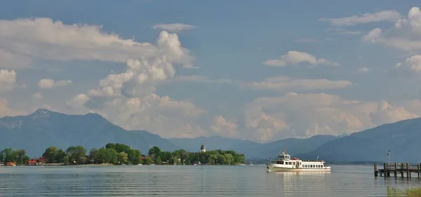 Vista Para Ilha Das Mulheres Alpes Chiemsee Chiemgau Parte Superior — Fotografia de Stock