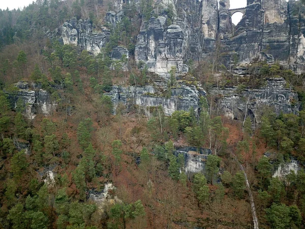 エルBsandsteingebirgeの山や岩は — ストック写真