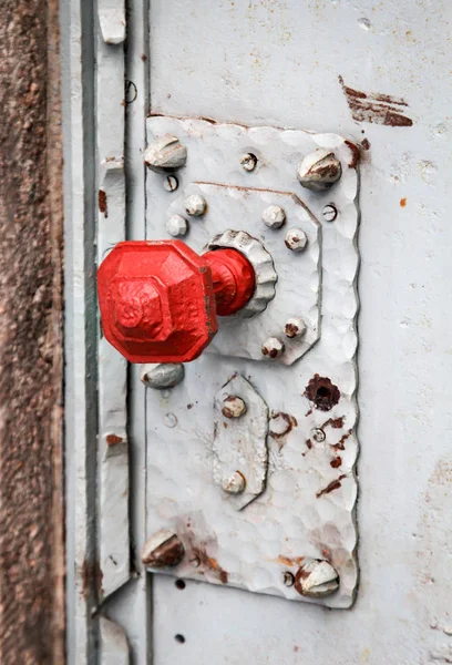 Detail Eines Türschlosses Roter Knopf — Stockfoto