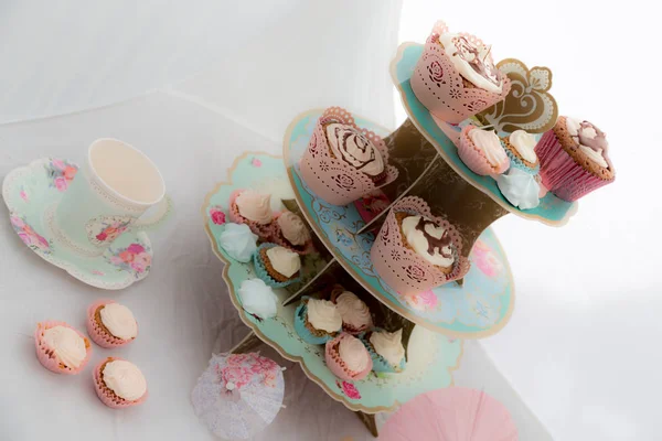 Savoureux Cupcakes Sur Fond Gros Plan — Photo