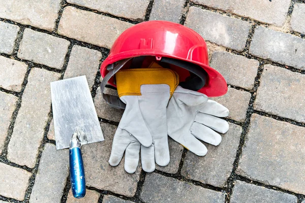 Red Helmet Trowel Work Gloves Stone Ground — Stock Photo, Image