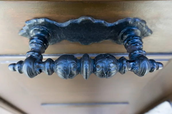 Punho Aço Esculpido Antigo Porta Madeira — Fotografia de Stock