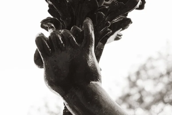 Szczegóły Dotyczące Metalowej Posągu Czarny Szczegóły Dotyczące Dłoni — Zdjęcie stockowe