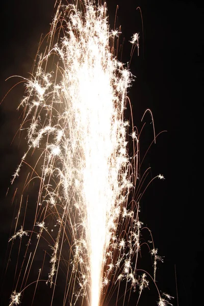 Fuegos Artificiales Como Fuente Noche Con Larga Exposición — Foto de Stock