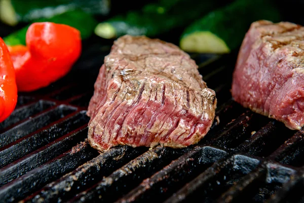 Bife Vaca Com Diferentes Vegetais Churrasco — Fotografia de Stock