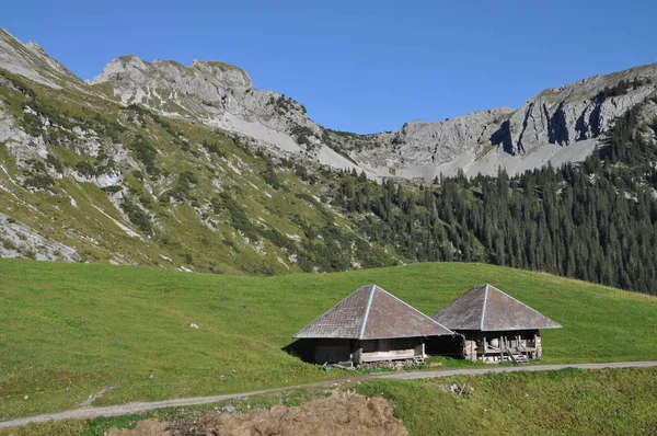 Hutten Bij Fluonalp — Stockfoto