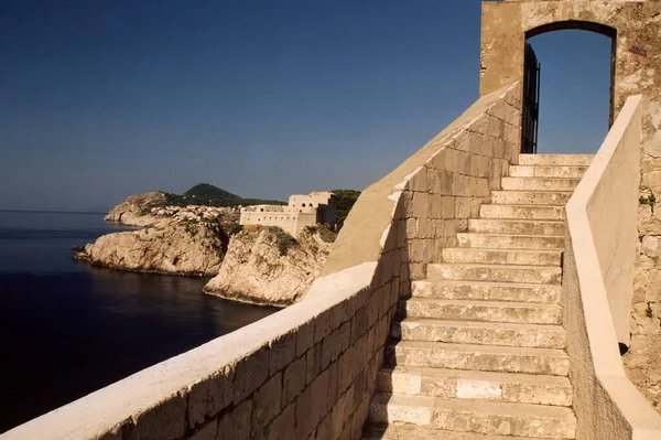 Caminho Parede Cidade Dubrovnik Oferece Não Uma Bela Vista Mar — Fotografia de Stock