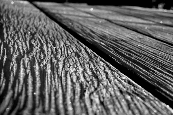 Deze Foto Genomen Een Zonnige Winterochtend Houten Tafel Bedekt Met — Stockfoto