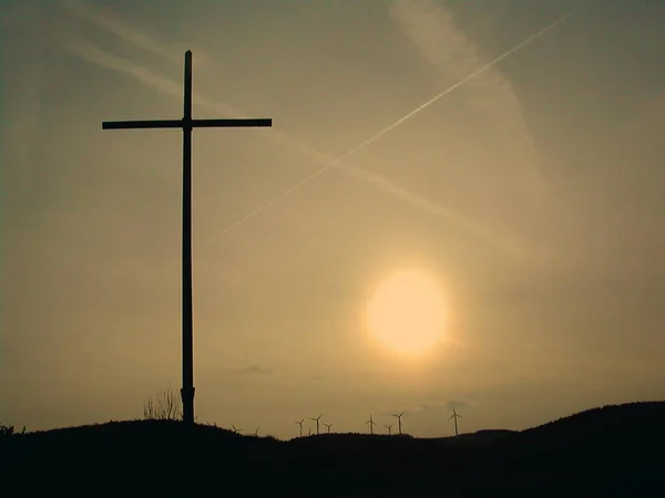 Kreuz Auf Dem Sonnenuntergang — Stockfoto