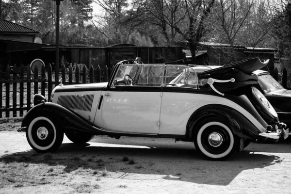 Stary Samochód Mieście — Zdjęcie stockowe