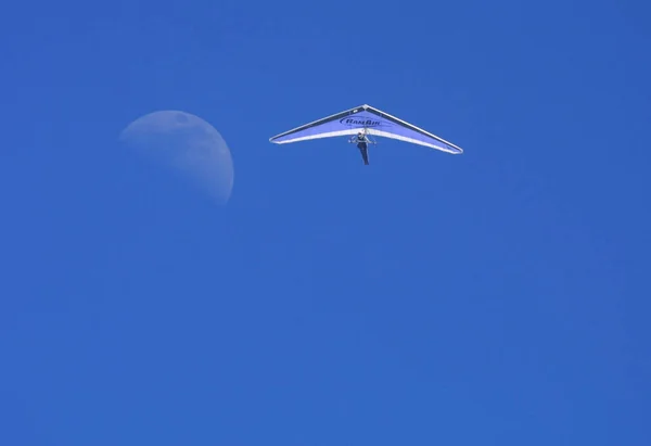 Ιπτάμενο Αεροπλάνο Στον Ουρανό — Φωτογραφία Αρχείου