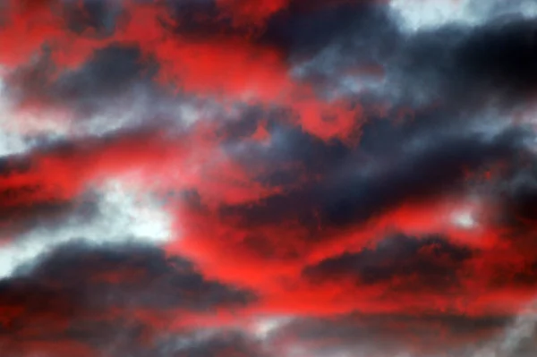 Dramatischer Himmel Mit Wolken Und Sonne — Stockfoto