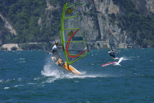 Hombre Kayak Río — Foto de Stock