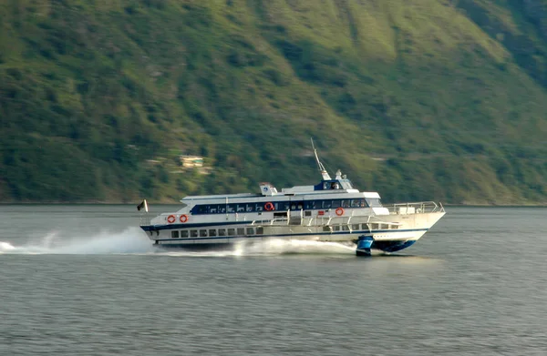 Speedboot Bij Het Comomeer — Stockfoto