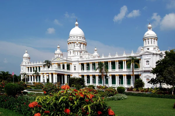 Lalitha Mahal Palace建于1940年代 曾经是印度南部卡纳塔克邦Mysore的Maharajas宾馆 现在是一家五星级豪华酒店 不幸的是很贵 但漂亮得令人难以置信 — 图库照片