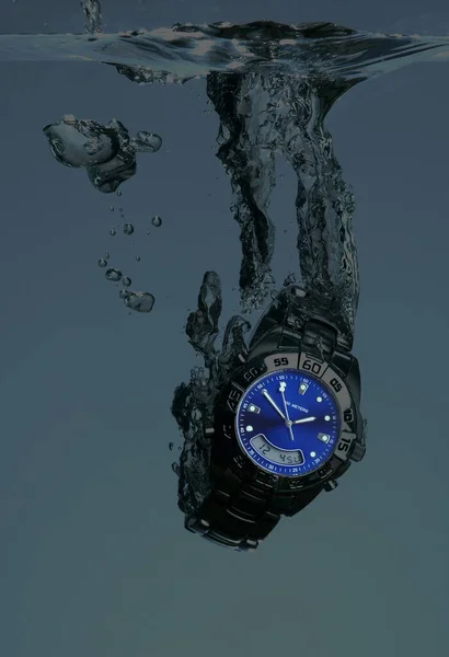 4000 Second Studio Flashes Aquarium One Watch — Stock Photo, Image