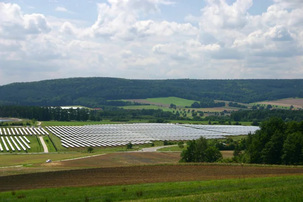 System Energii Słonecznej Wytwarzanie Energii Elektrycznej Przez Słońce — Zdjęcie stockowe