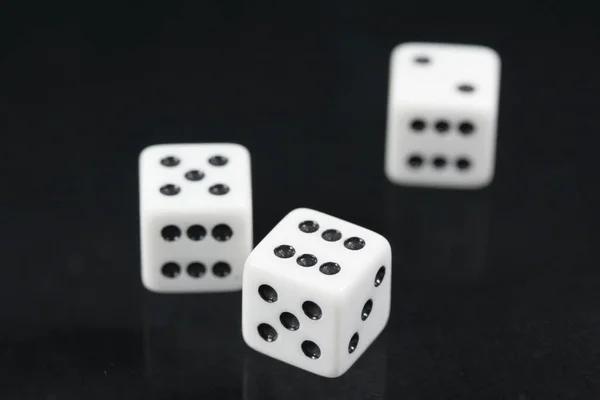 赌博骰子方块 碰运气游戏 — 图库照片