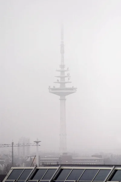 Wieża Radiowa Mgle — Zdjęcie stockowe