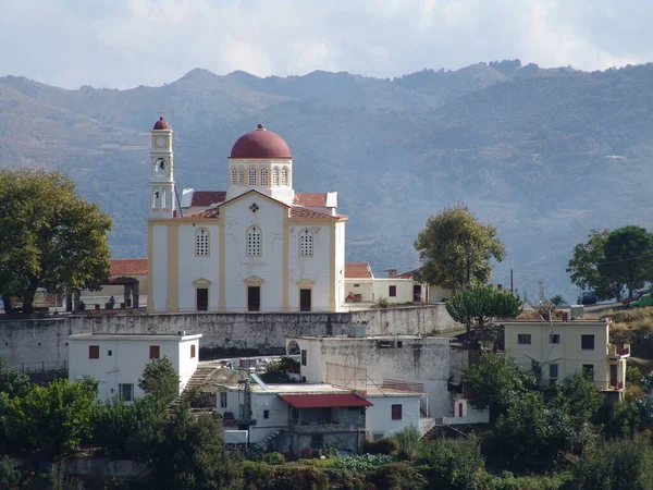 Una Pequeña Iglesia Pueblo Medio Las Montañas Blancas Oeste Creta —  Fotos de Stock