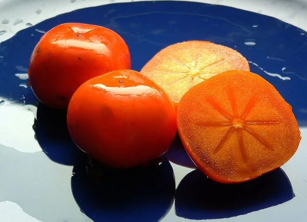 Tomate Gotas Água Fundo Preto — Fotografia de Stock
