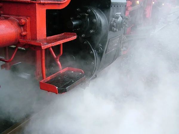 Der Eingang Zur Lokomotive Stand Immer Unter Dampf Eine Rauchige — Stockfoto