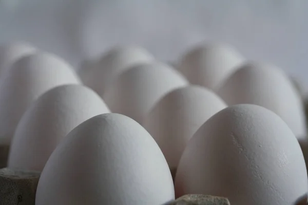 Яйца Коробке Черном Фоне — стоковое фото