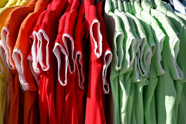 Chemises Colorées Sur Poteau — Photo