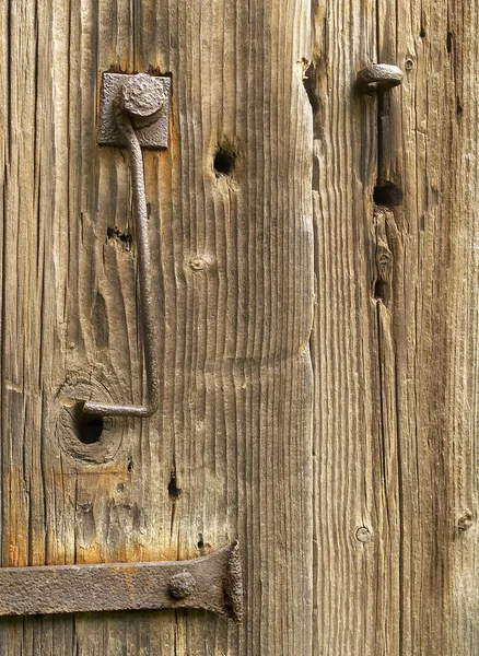 Παλιά Ξύλινη Πόρτα Υφή Σκουριασμένου Λουκέτου — Φωτογραφία Αρχείου