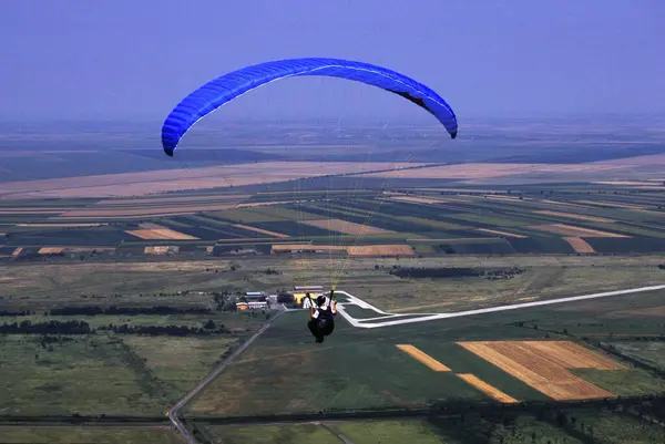 Gleitschirm Fliegt Den Himmel — Stockfoto