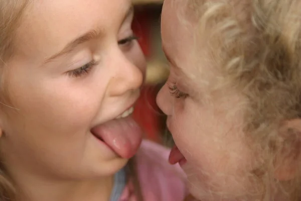 Niños Pequeños Hermosos Sonriendo —  Fotos de Stock