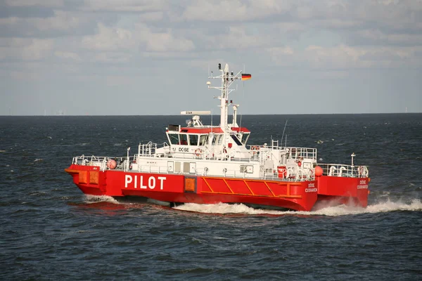 Este Catamarán Lleva Los Pilotos Del Elba Desde Cuxhaven Los —  Fotos de Stock