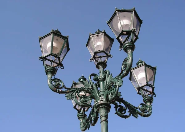 Lampa Uliczna Mieście — Zdjęcie stockowe