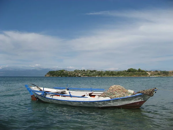 Lonely Forsaken God Small Fishing Boat Floats Sea — Stock Photo, Image