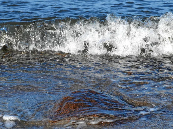 Небольшая Волна Развивает Огромную Динамику — стоковое фото
