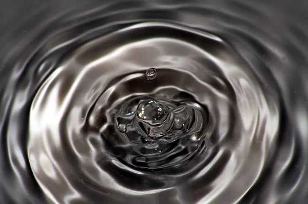 Gota Agua Sobre Fondo Blanco — Foto de Stock