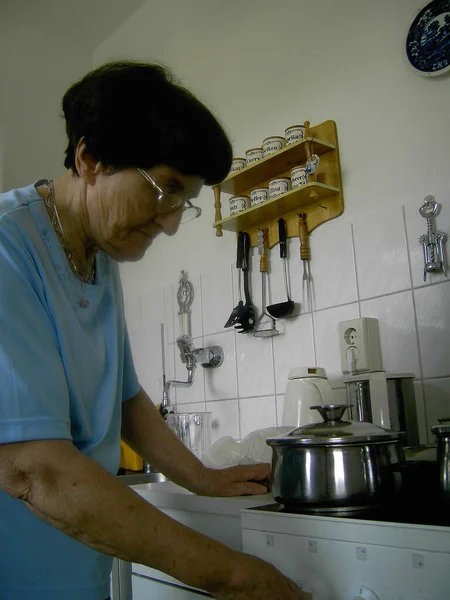 Sênior Cozinha — Fotografia de Stock