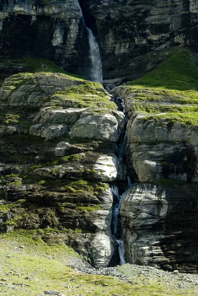 Schöner Wasserfall Auf Naturhintergrund — Stockfoto