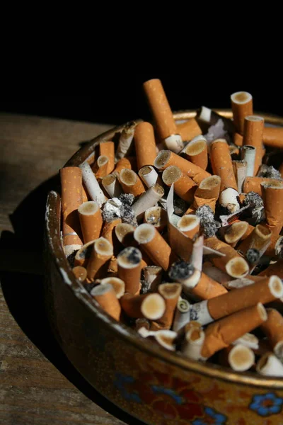 Cigarette Cigarettes Sur Fond Noir — Photo