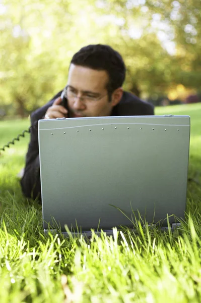 Young Man Laptop Park — Stock Photo, Image