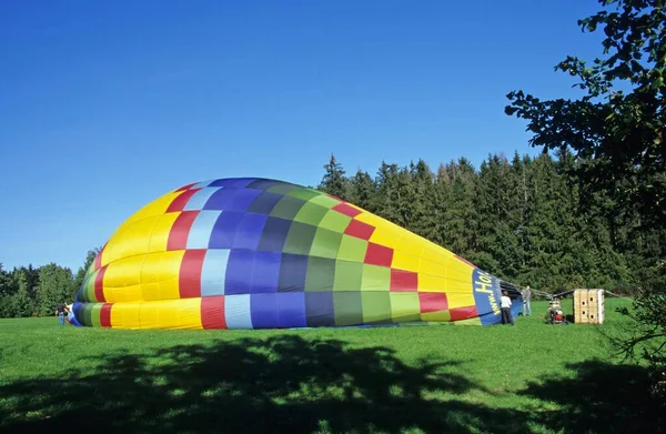 Teilweise Gefüllte Hülle Eines Heißluftballons — Stockfoto