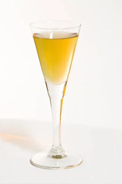 Glas Cocktail Met Ijs Citroen Witte Achtergrond — Stockfoto