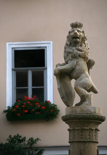 Wappen Hält Löwe Brunnen Weimar Thüringen — Stockfoto