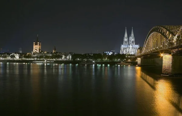 Kölner Dom Bei Nacht — Stockfoto