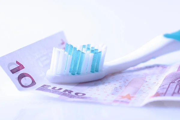 Οδοντόβουρτσα Και Ευρώ — Φωτογραφία Αρχείου