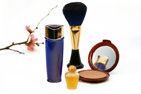 Pinceaux Maquillage Cosmétiques Sur Fond Blanc — Photo